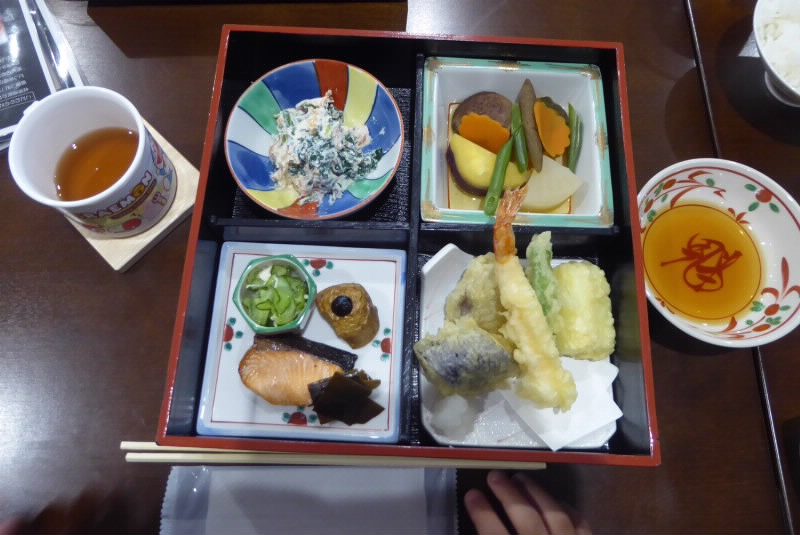 三笠高校生レストランの弁当写真